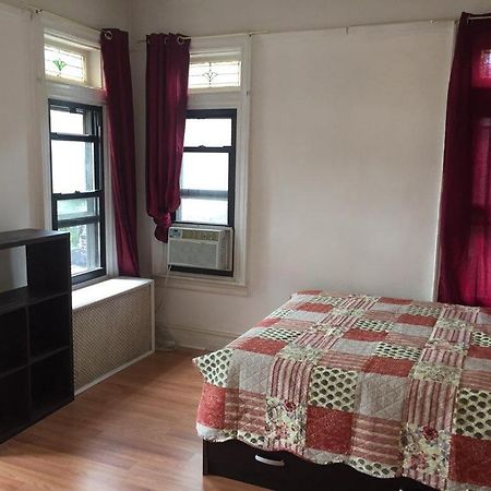 Two Bedroom Apartment In Queens นิวยอร์ก ภายนอก รูปภาพ